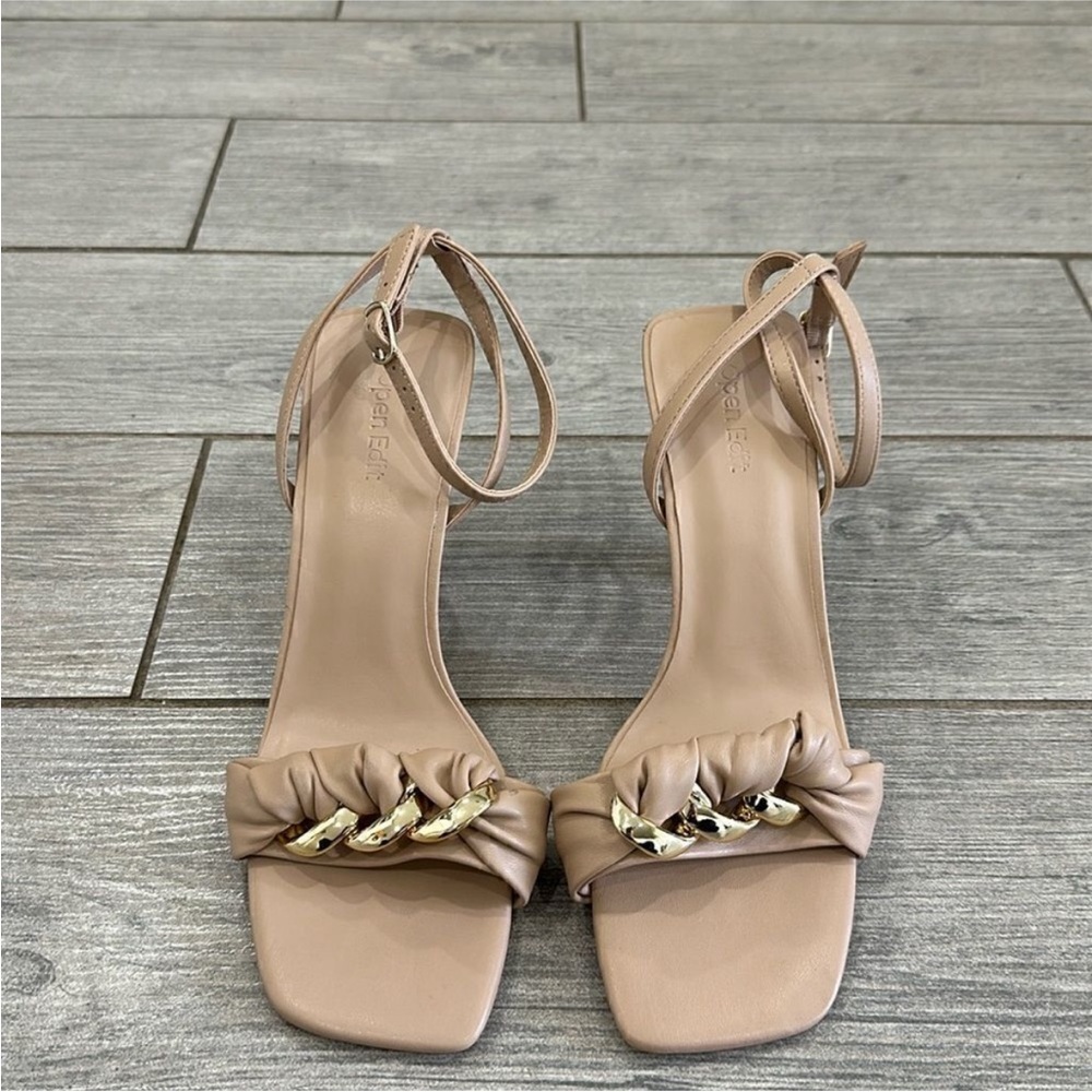Nordstrom Beige Heels with Gold Chain - New Without Box - Picture 2 of 7